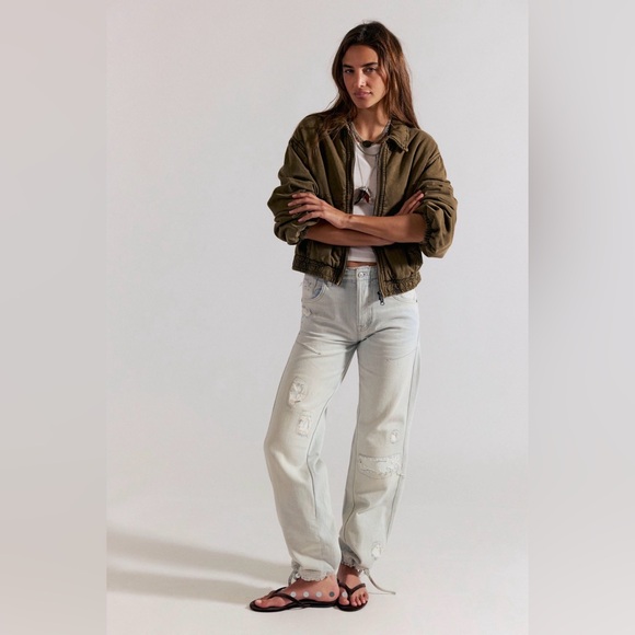 NWT Free People Don’t Wait Up Baggy Boyfriend Distressed Jeans ~ Light Wash - Picture 3 of 16